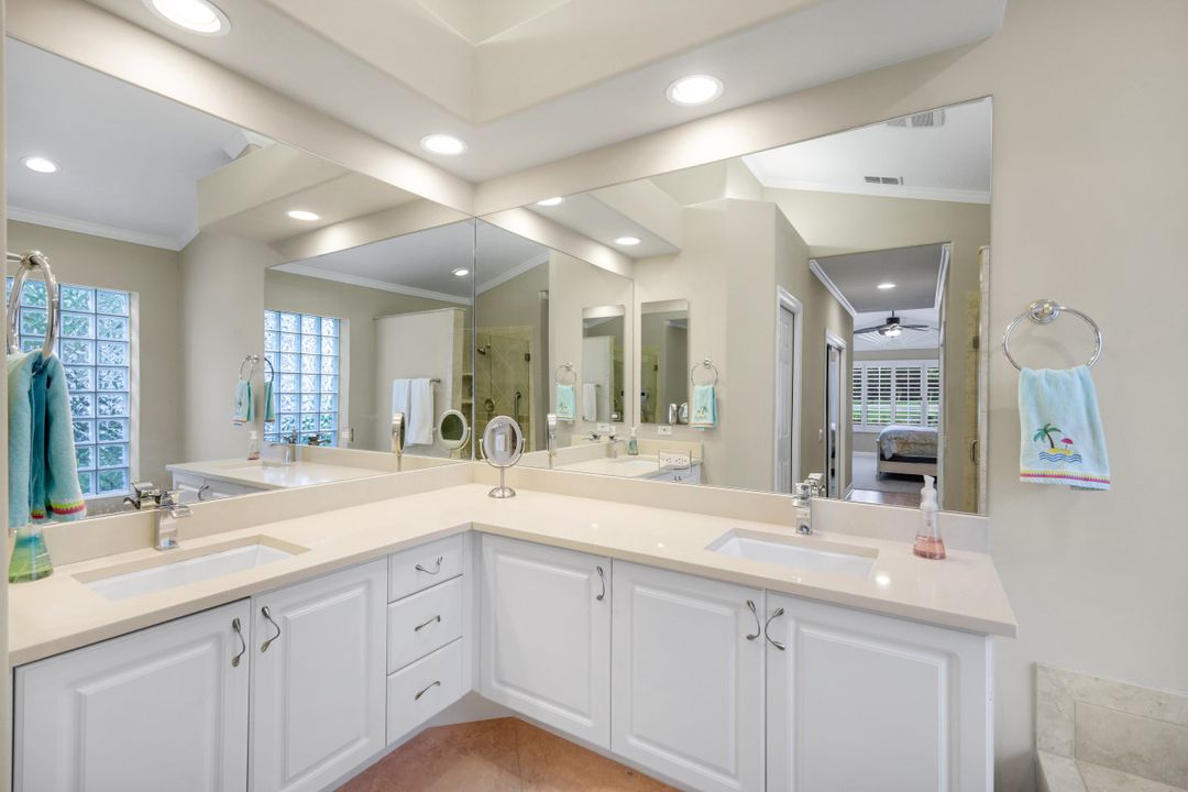 5076 Kensington High St, Naples, FL 34105