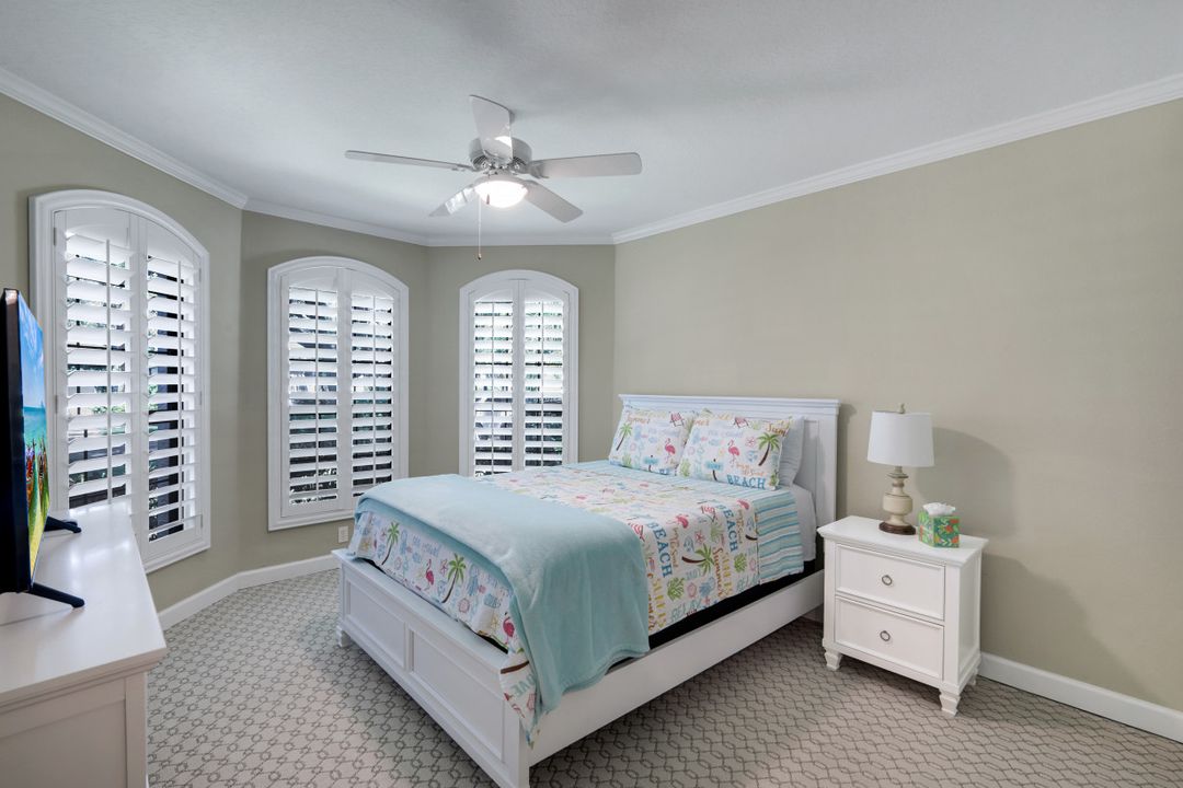5076 Kensington High St, Naples, FL 34105