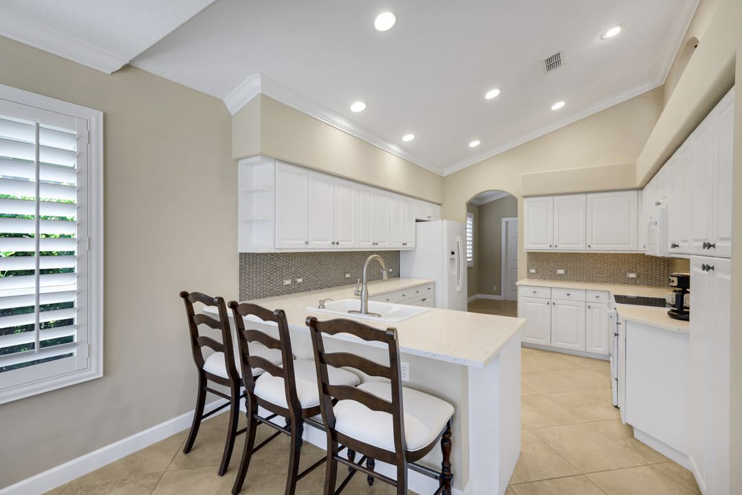 5076 Kensington High St, Naples, FL 34105
