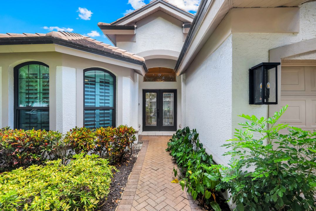 5076 Kensington High St, Naples, FL 34105