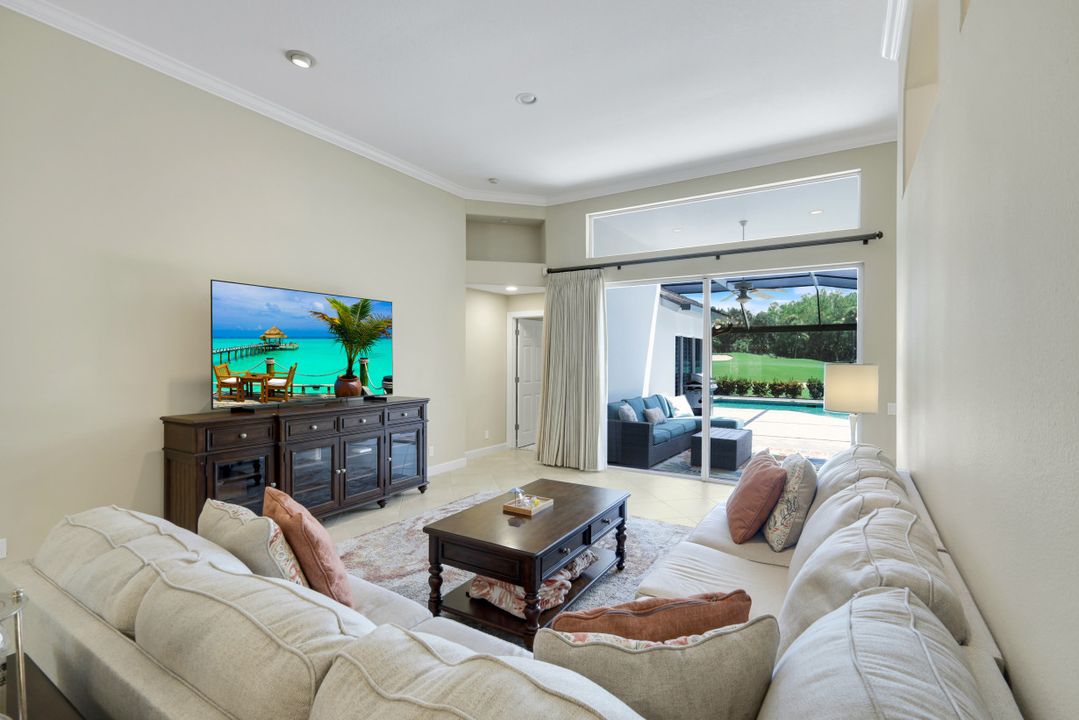 5076 Kensington High St, Naples, FL 34105