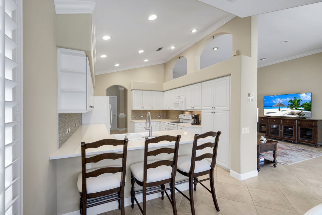 5076 Kensington High St, Naples, FL 34105