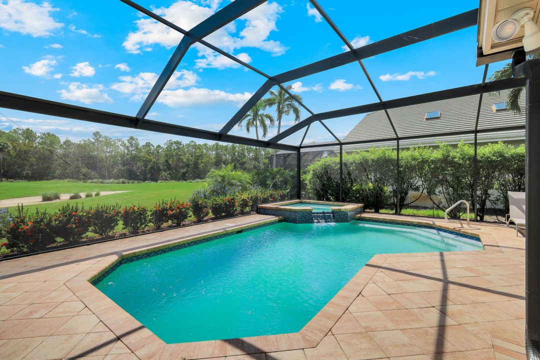 5076 Kensington High St, Naples, FL 34105