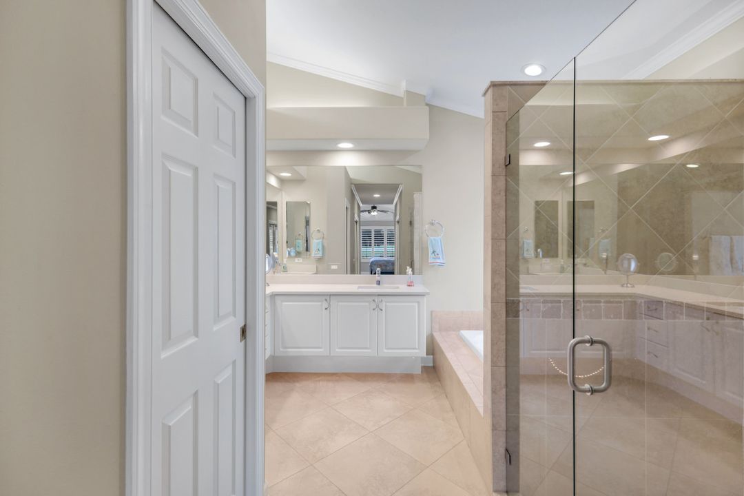 5076 Kensington High St, Naples, FL 34105