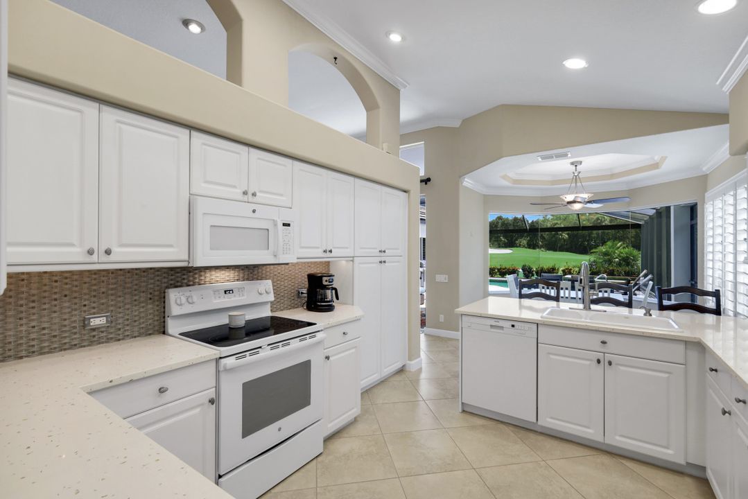 5076 Kensington High St, Naples, FL 34105