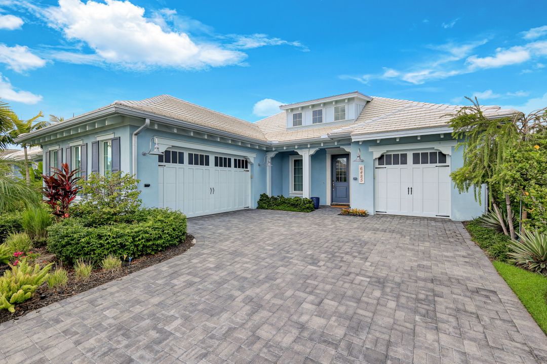 6485 Arriba Ave, Naples, FL 34113