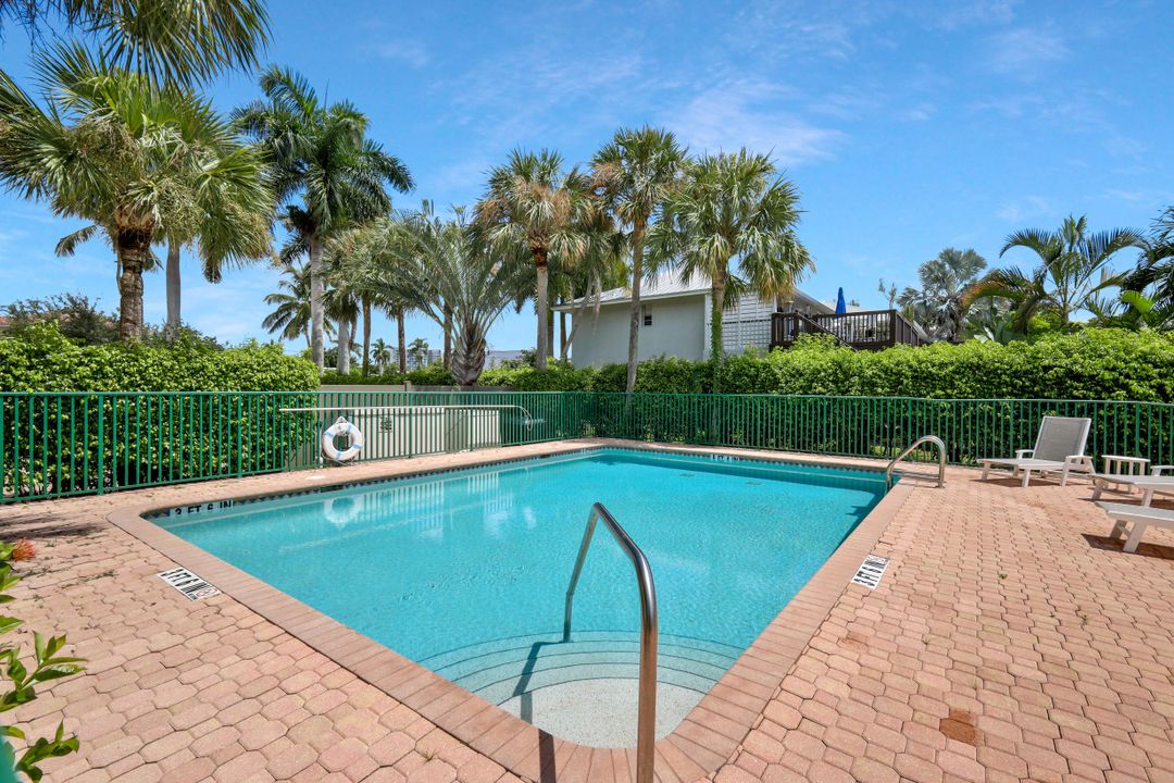 1540 Blue Point Ave #201, Naples, FL 34102