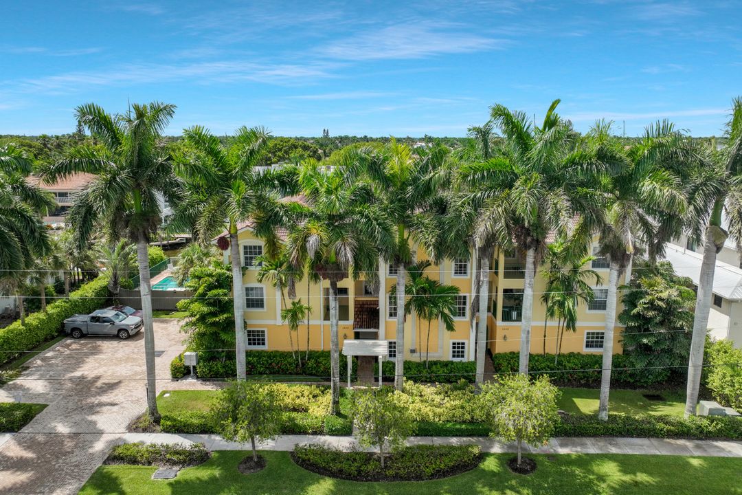 1540 Blue Point Ave #201, Naples, FL 34102