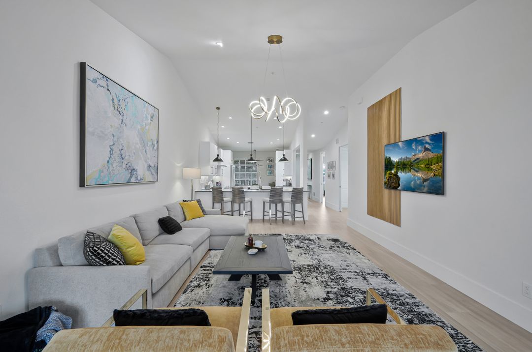 1540 Blue Point Ave #201, Naples, FL 34102