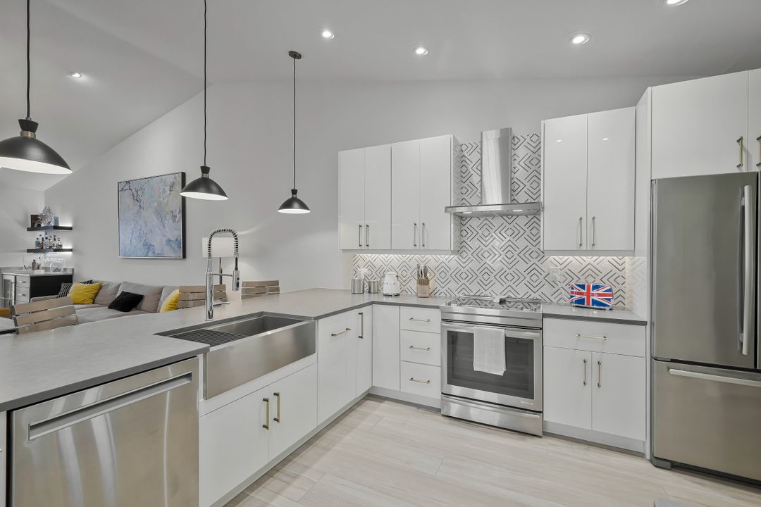 1540 Blue Point Ave #201, Naples, FL 34102