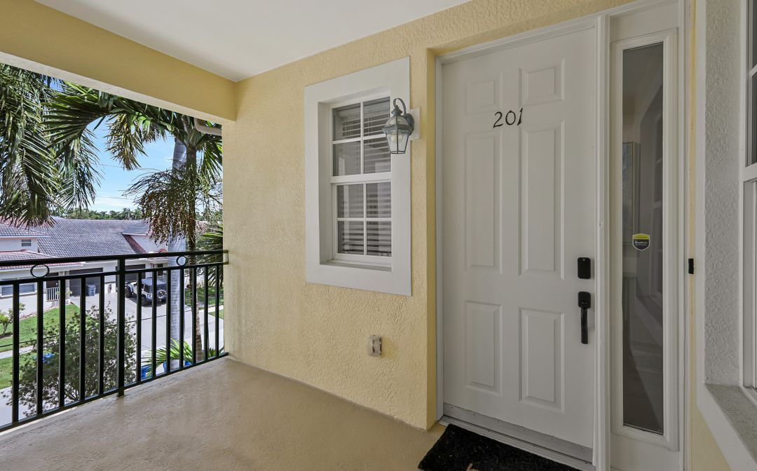 1540 Blue Point Ave #201, Naples, FL 34102