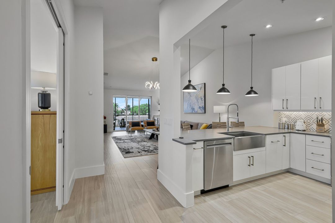 1540 Blue Point Ave #201, Naples, FL 34102