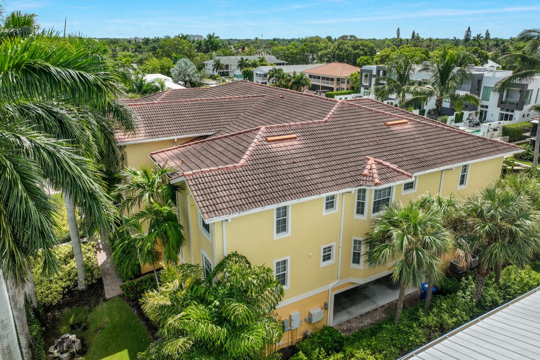 1540 Blue Point Ave #201, Naples, FL 34102