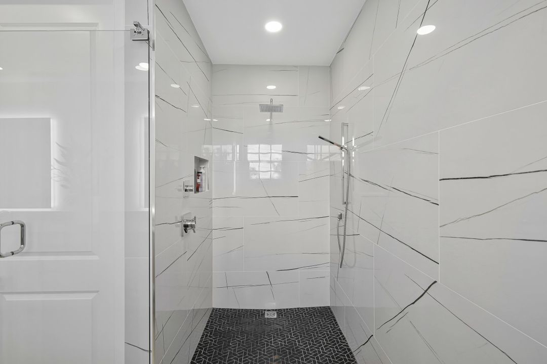 1540 Blue Point Ave #201, Naples, FL 34102