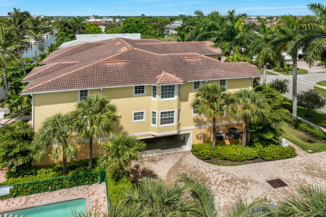 1540 Blue Point Ave #201, Naples, FL 34102