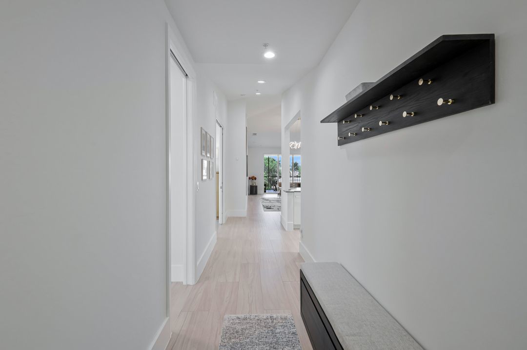 1540 Blue Point Ave #201, Naples, FL 34102