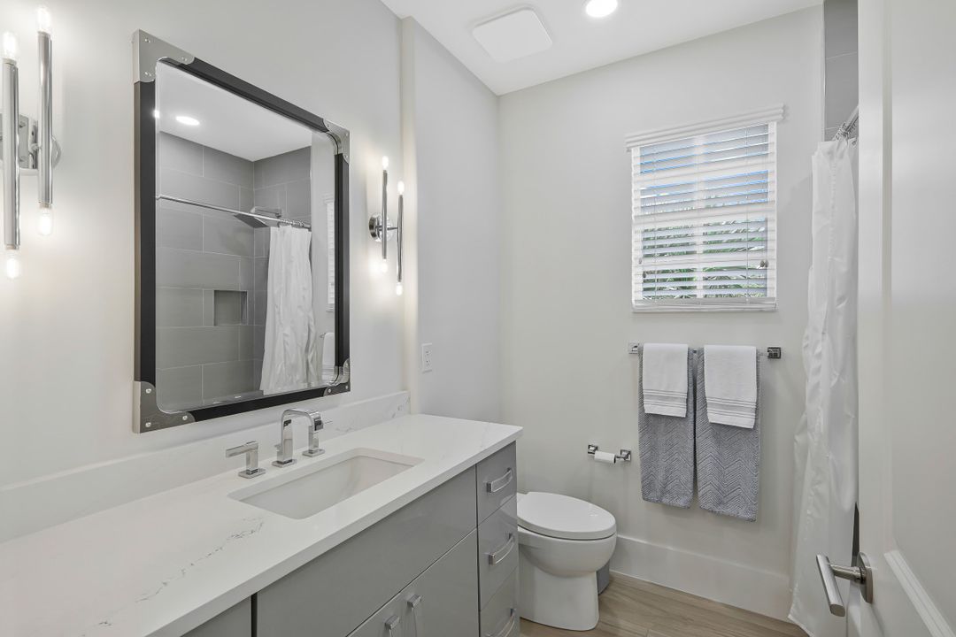 1540 Blue Point Ave #201, Naples, FL 34102