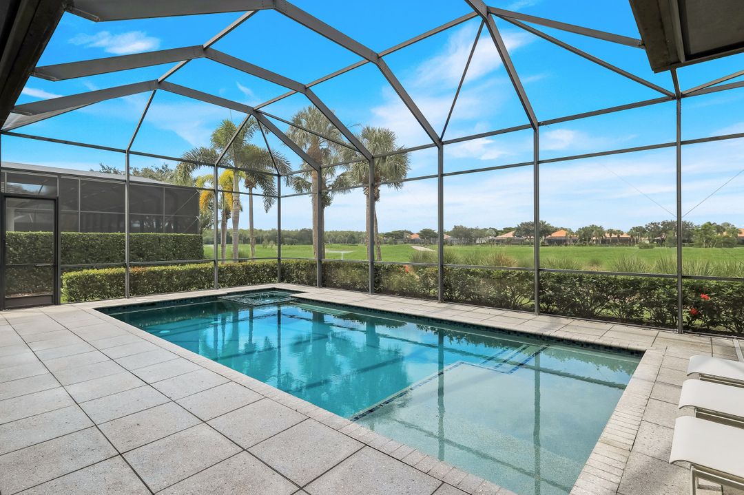 11907 Hedgestone Ct, Naples, FL 34120