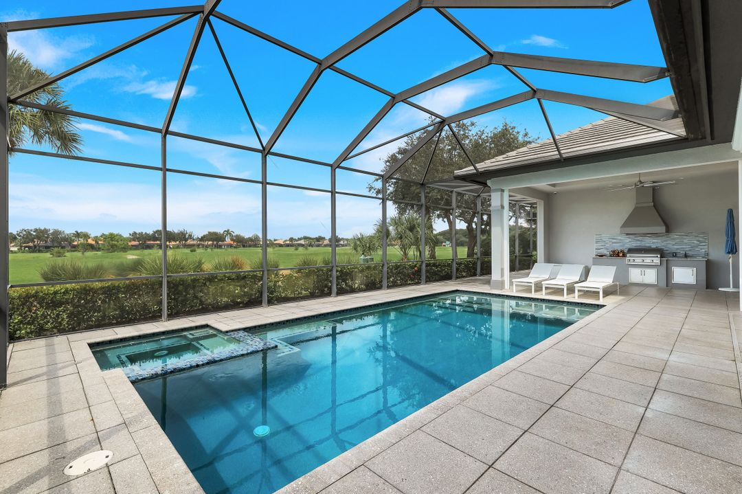 11907 Hedgestone Ct, Naples, FL 34120
