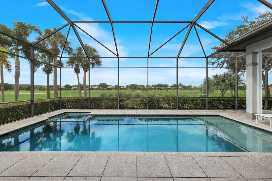 11907 Hedgestone Ct, Naples, FL 34120