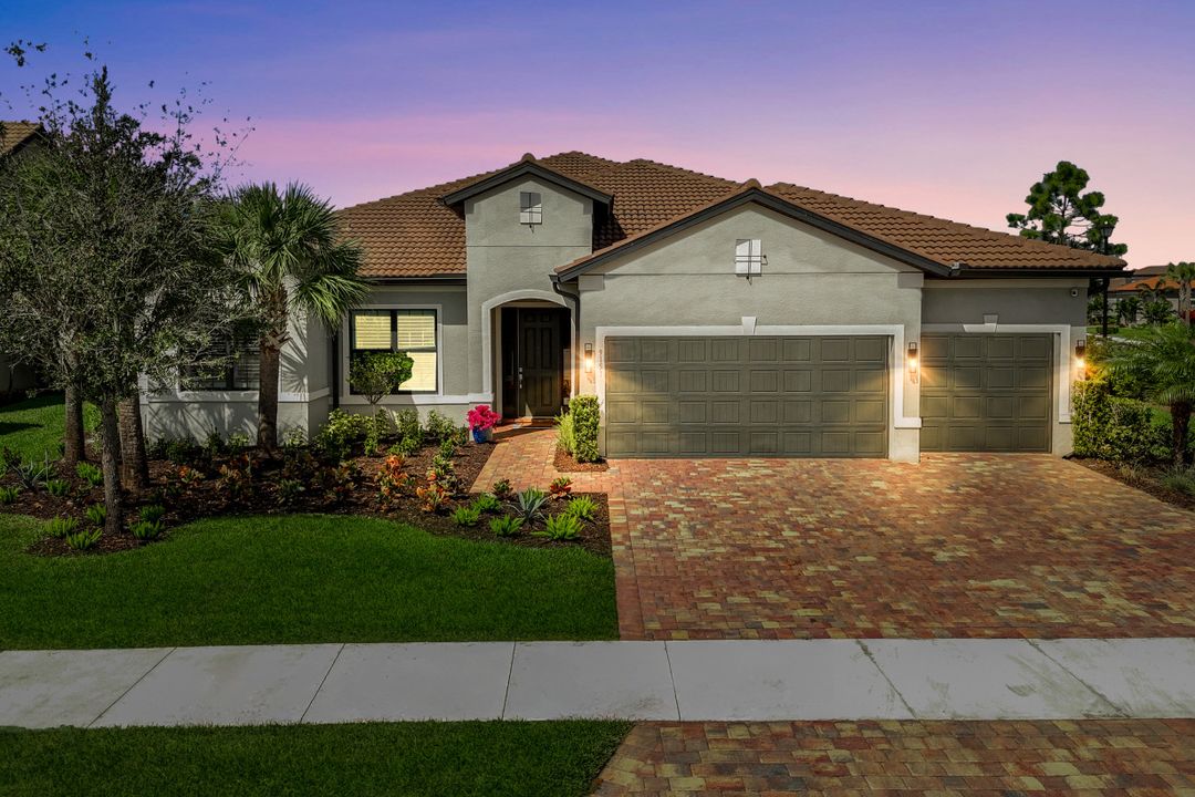 9151 Snowy Owl Wy, Naples, FL 34120