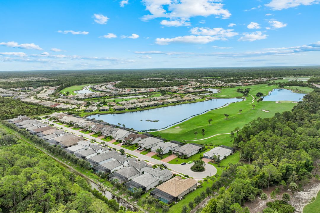 9527 Curlew Dr, Naples, FL 34120