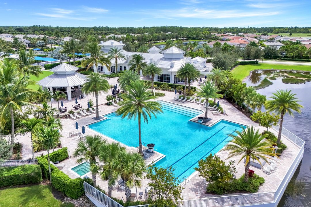 9527 Curlew Dr, Naples, FL 34120