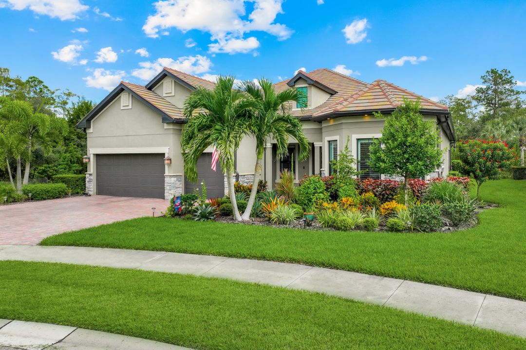 9527 Curlew Dr, Naples, FL 34120