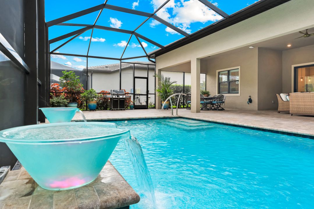 9527 Curlew Dr, Naples, FL 34120