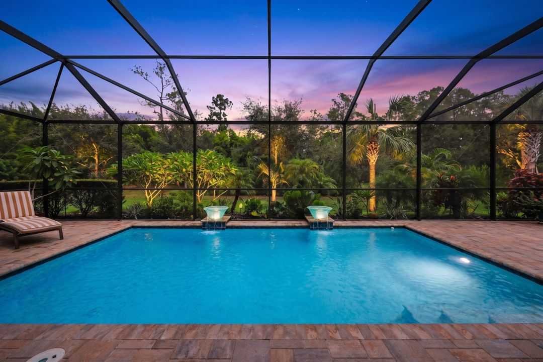 9527 Curlew Dr, Naples, FL 34120