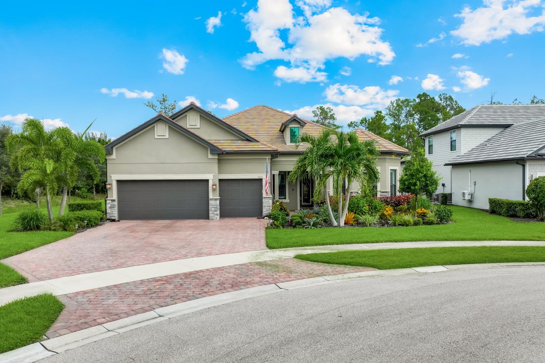 9527 Curlew Dr, Naples, FL 34120