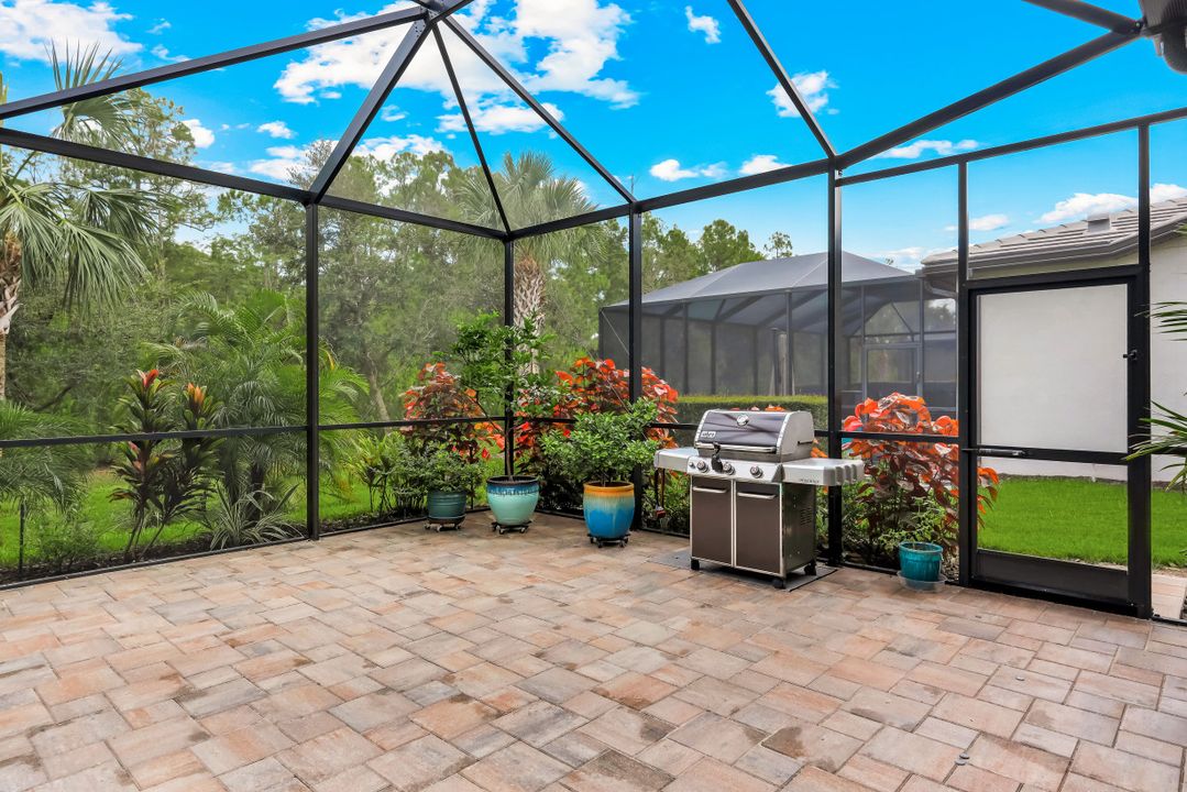 9527 Curlew Dr, Naples, FL 34120