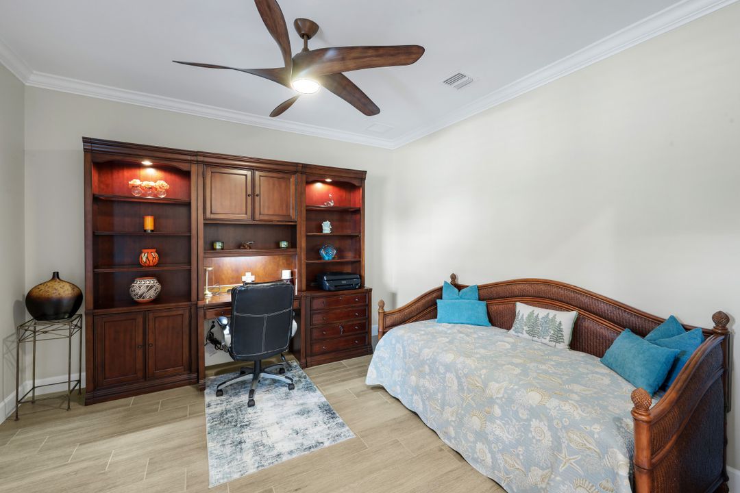 9527 Curlew Dr, Naples, FL 34120
