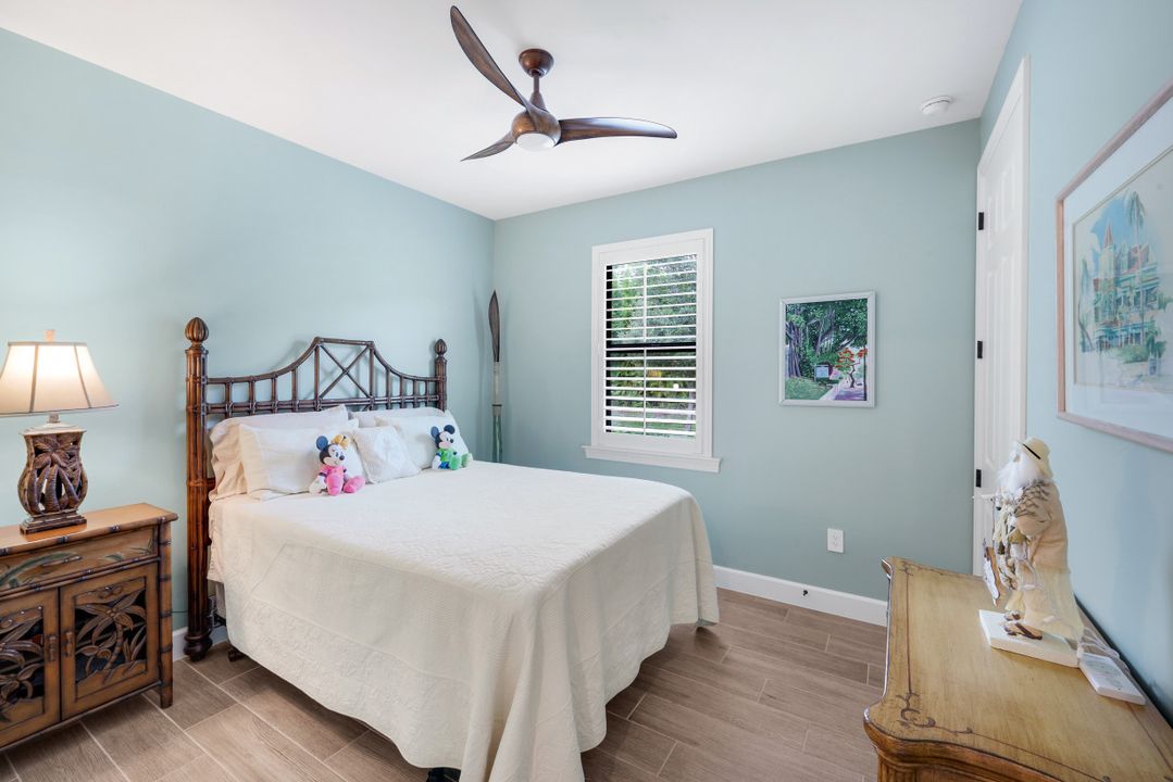 9527 Curlew Dr, Naples, FL 34120