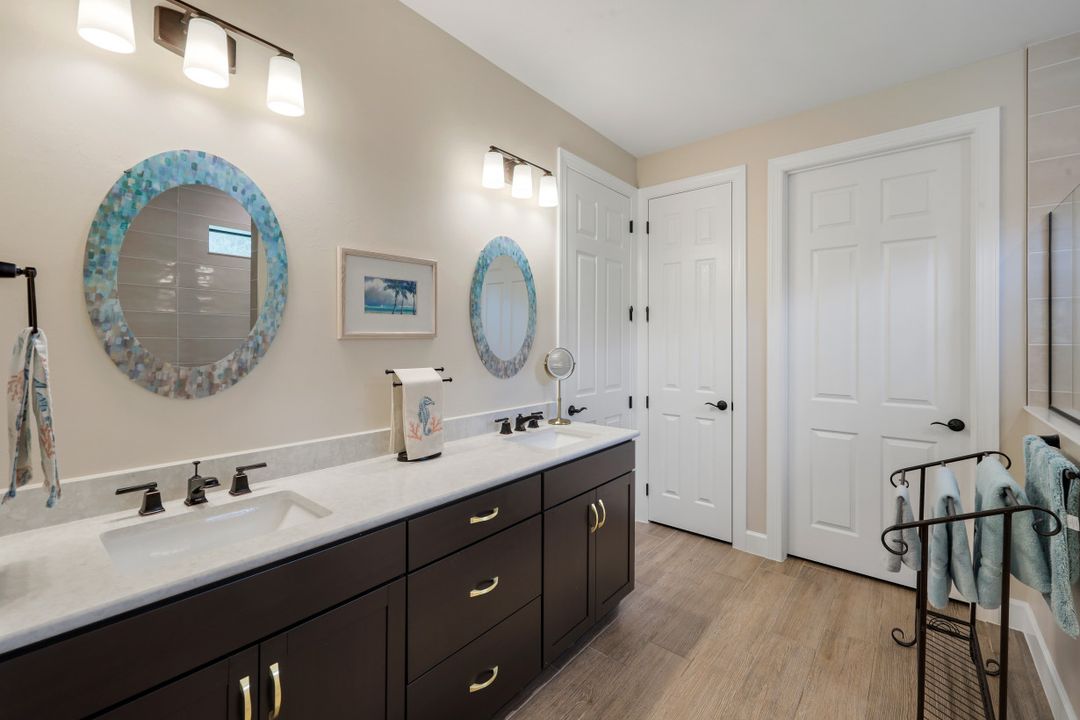 9527 Curlew Dr, Naples, FL 34120