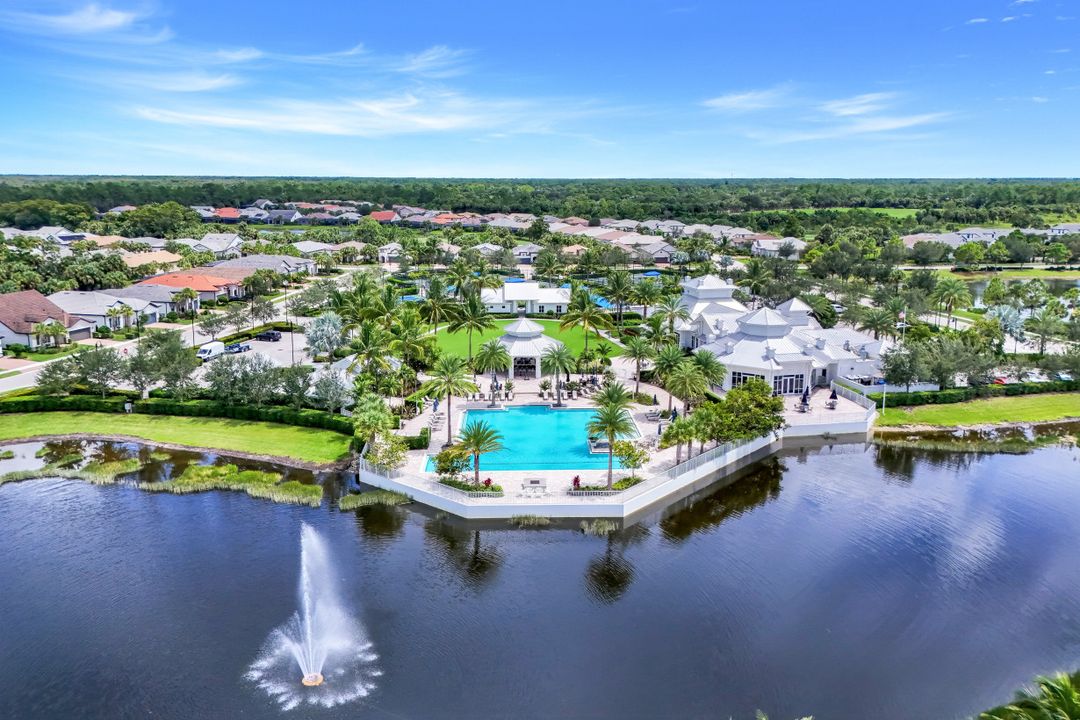 9527 Curlew Dr, Naples, FL 34120