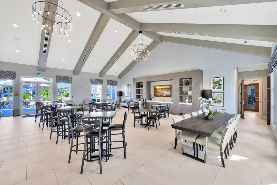 9527 Curlew Dr, Naples, FL 34120