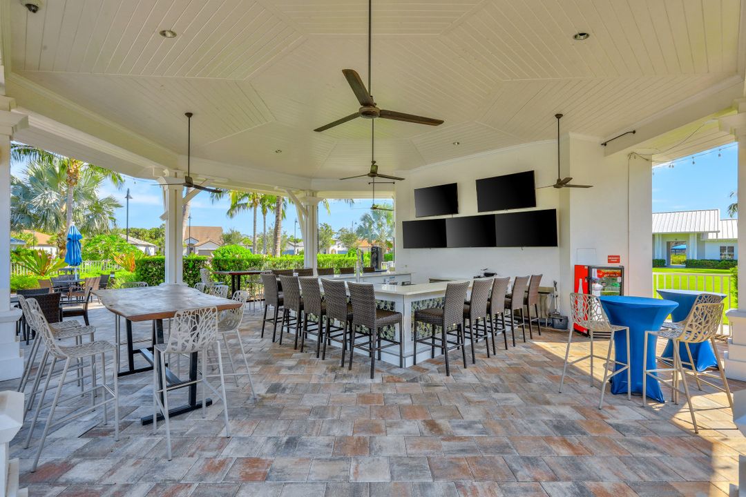 9527 Curlew Dr, Naples, FL 34120