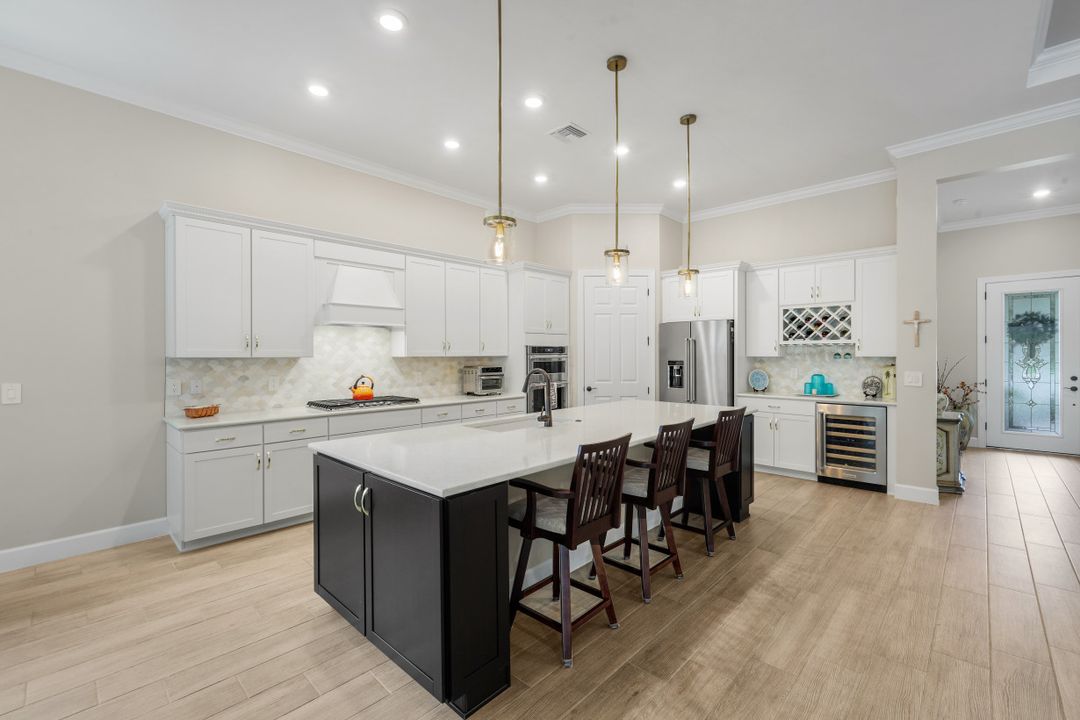 9527 Curlew Dr, Naples, FL 34120