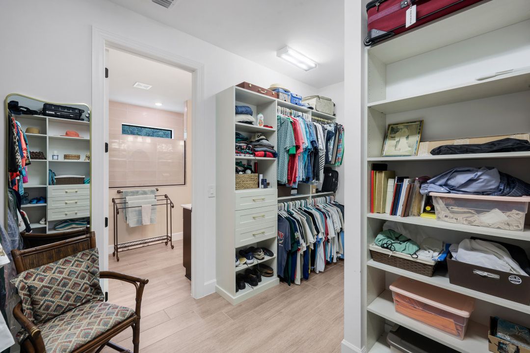 9527 Curlew Dr, Naples, FL 34120