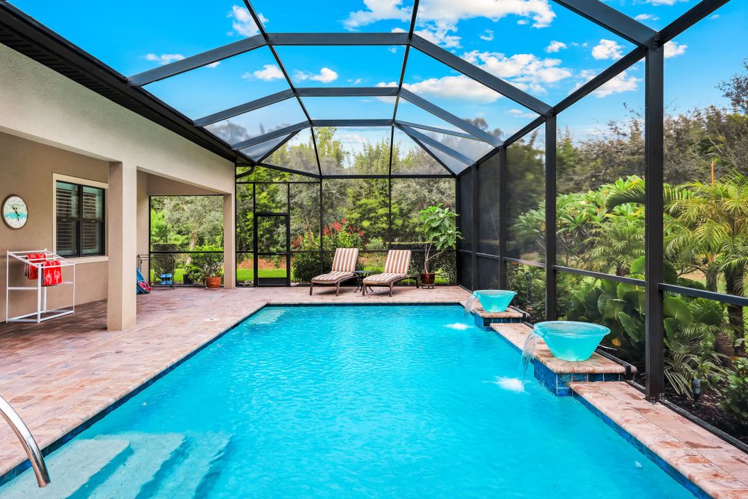 9527 Curlew Dr, Naples, FL 34120