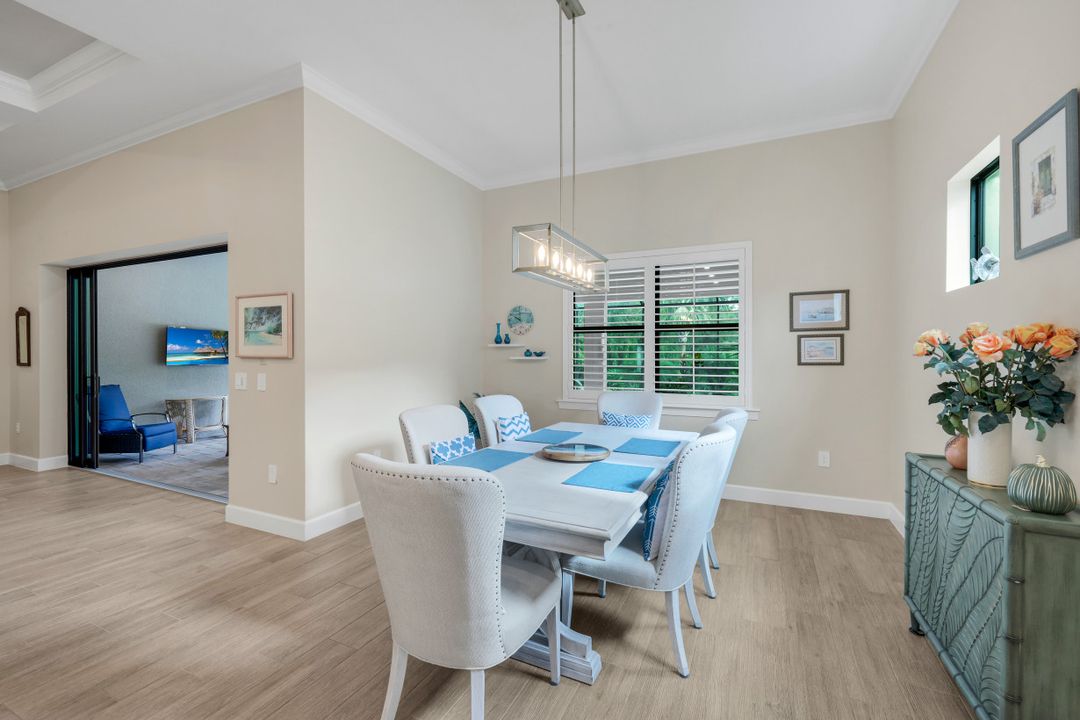 9527 Curlew Dr, Naples, FL 34120
