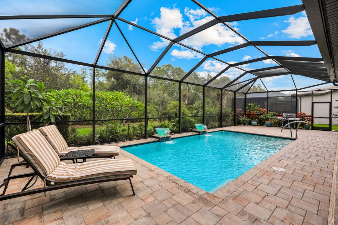 9527 Curlew Dr, Naples, FL 34120