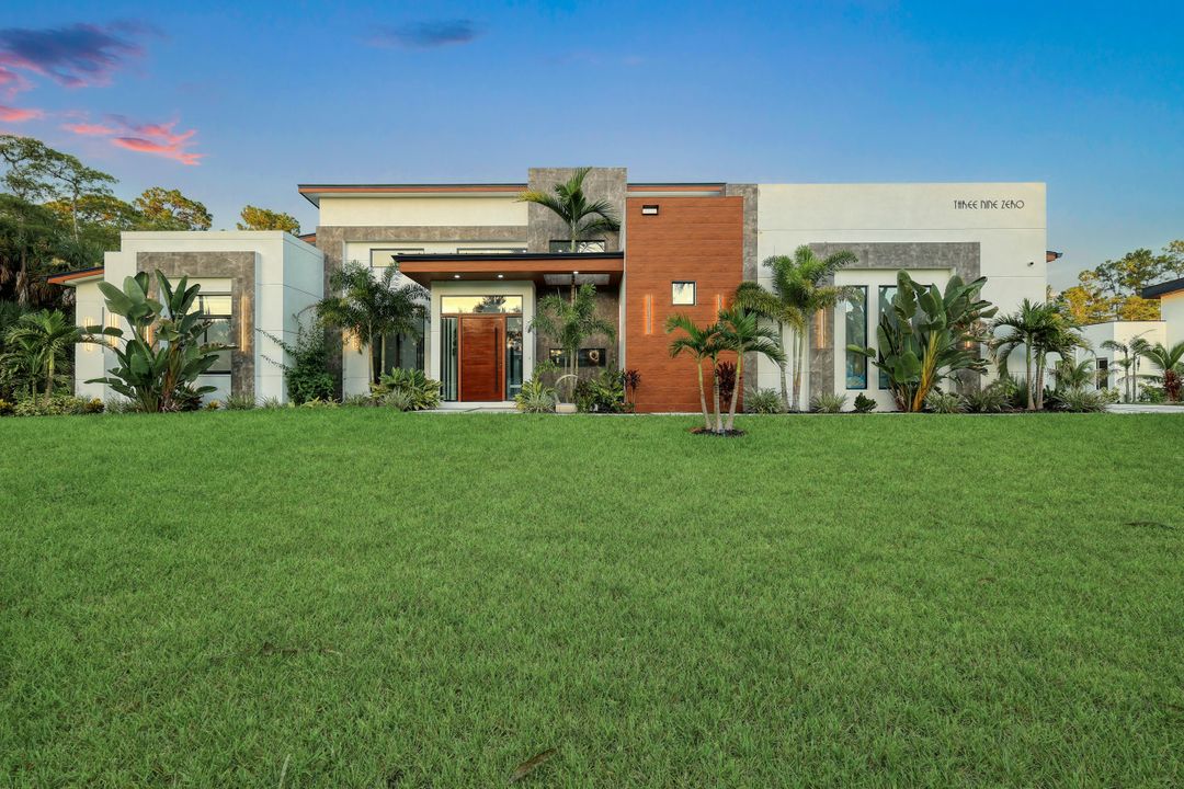 390 3rd St NW, Naples, FL 34120