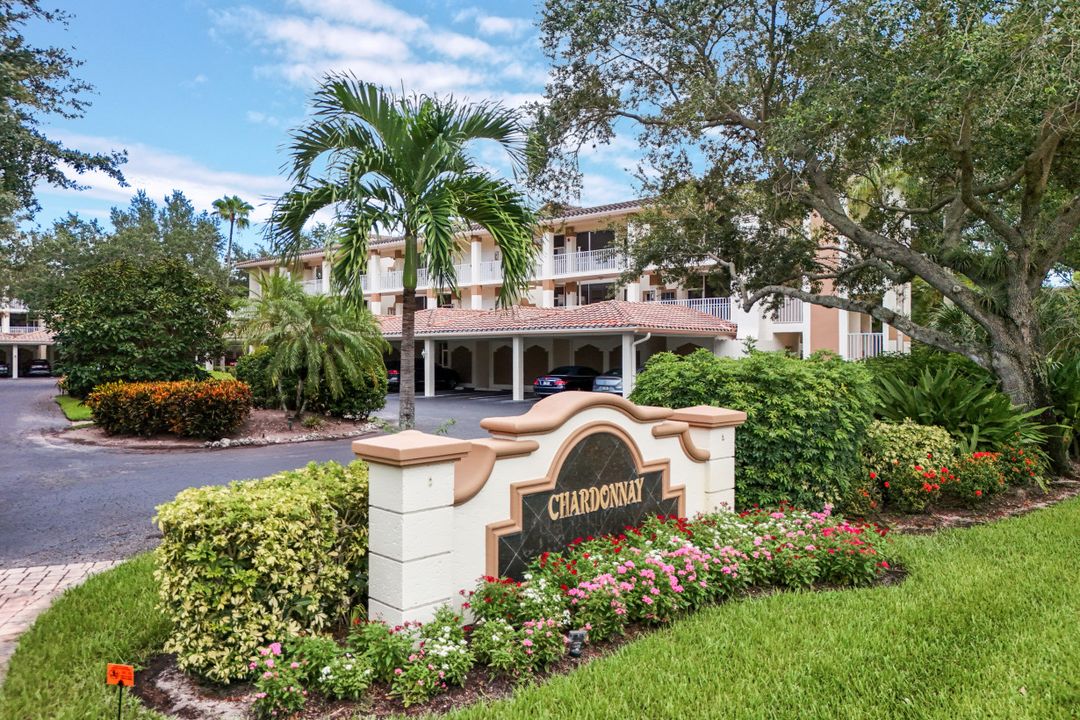 6030 Chardonnay Ln, Naples, FL 34119