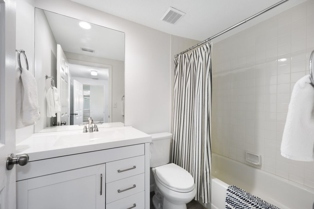 6030 Chardonnay Ln, Naples, FL 34119