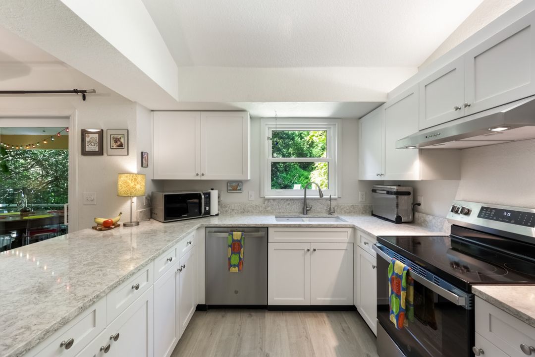 6037 Westport Ln, Naples, FL 34116