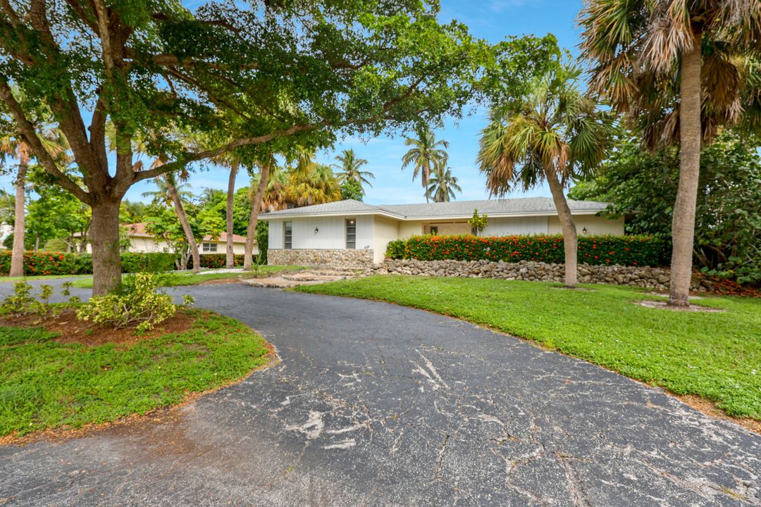 499 16th Ave S, Naples, FL 34102