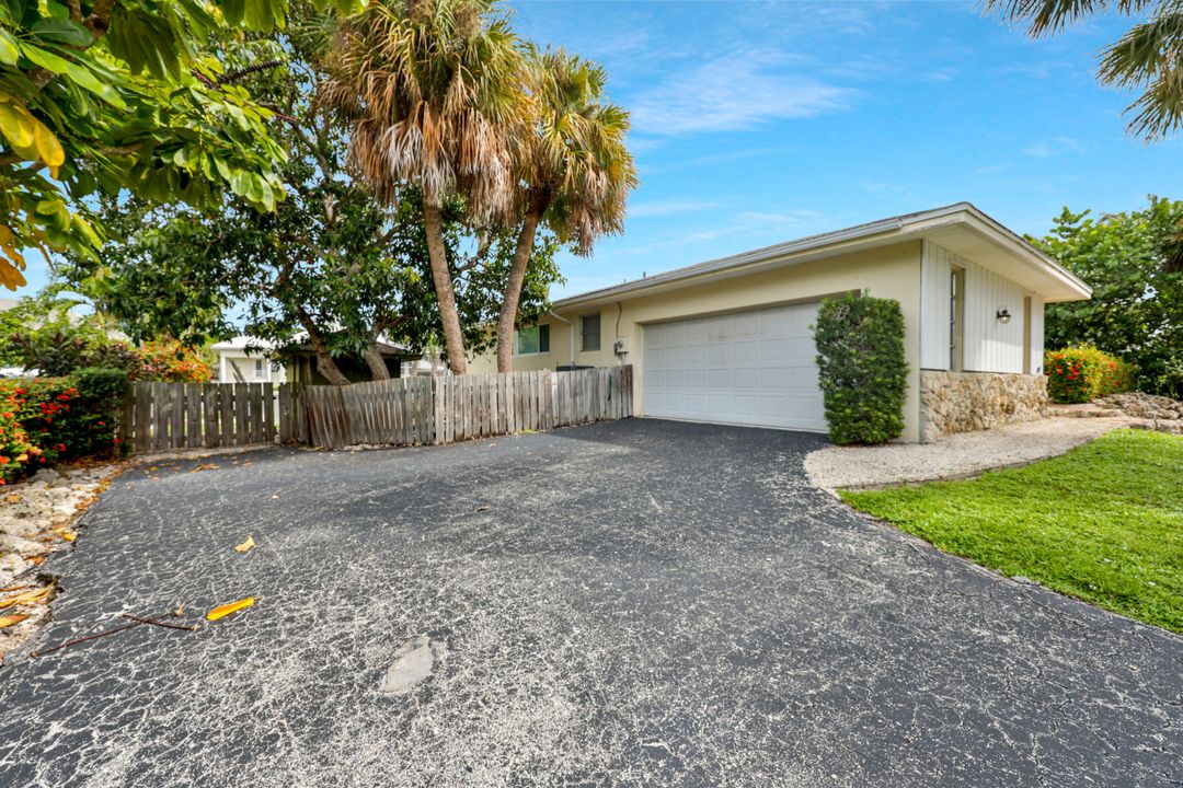 499 16th Ave S, Naples, FL 34102