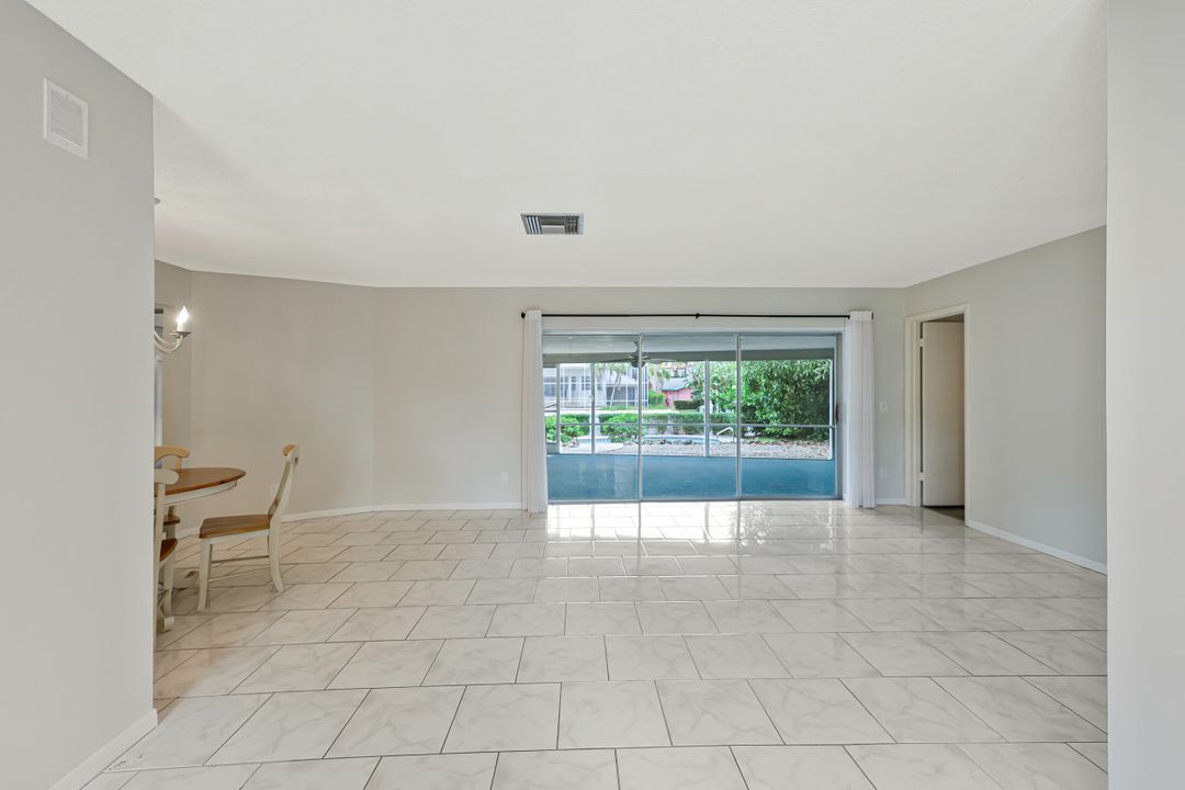 499 16th Ave S, Naples, FL 34102